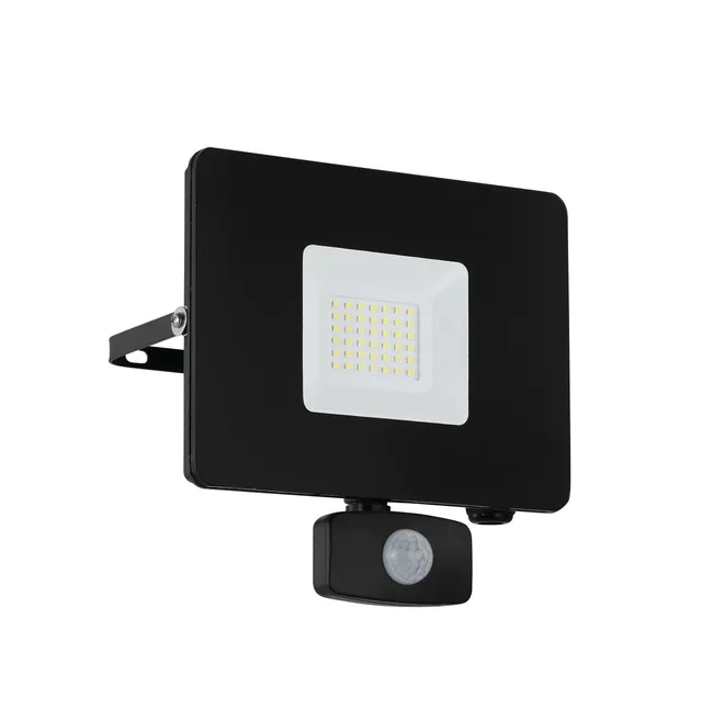 eglo-faedo-3-led-au-en-strahler-30w-mit-bewegungsmelder-ip44-wei image 1