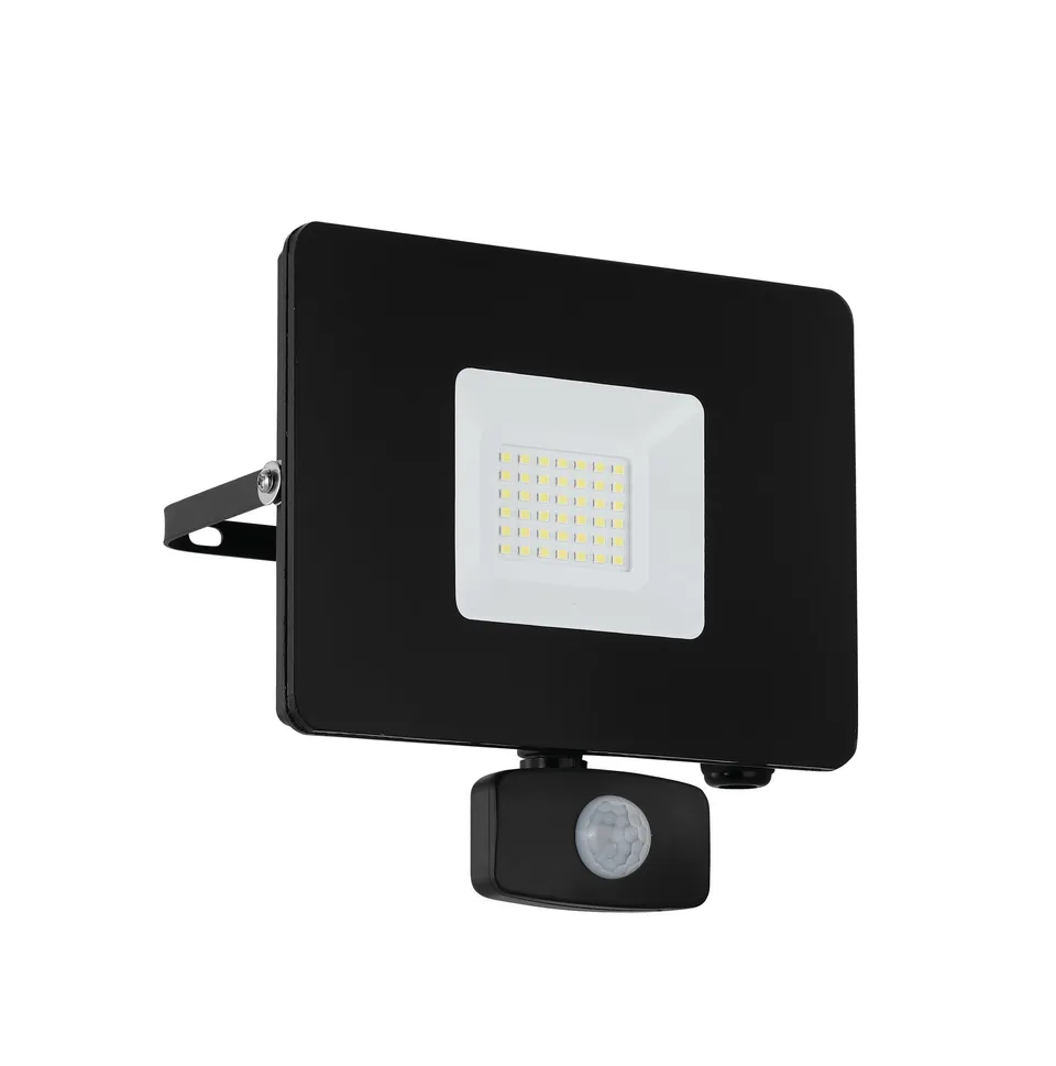 eglo-faedo-3-led-au-en-strahler-30w-mit-bewegungsmelder-ip44-wei image 1