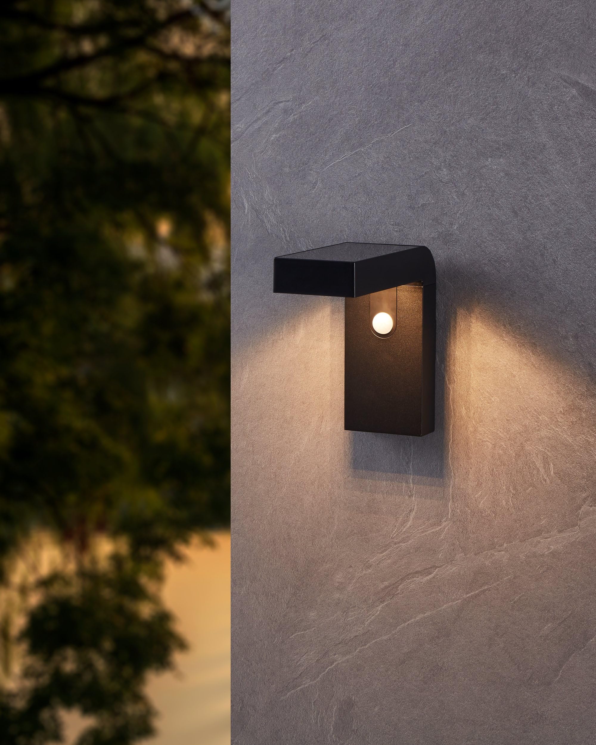 eglo-barracconi-solar-wandlampe-au-en-schwarz-ip44-mit-bewegungsmelder image 3