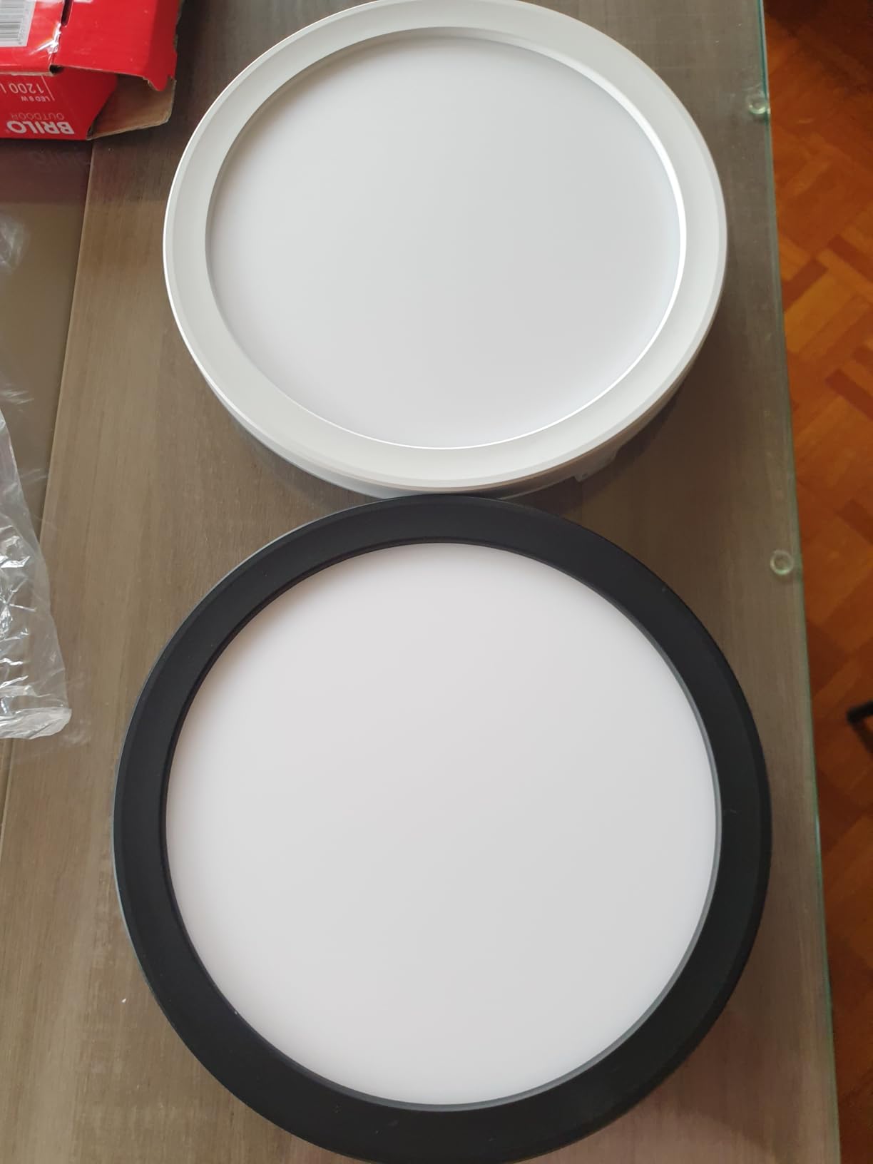 Schlicht und sehr elegant am Eingang