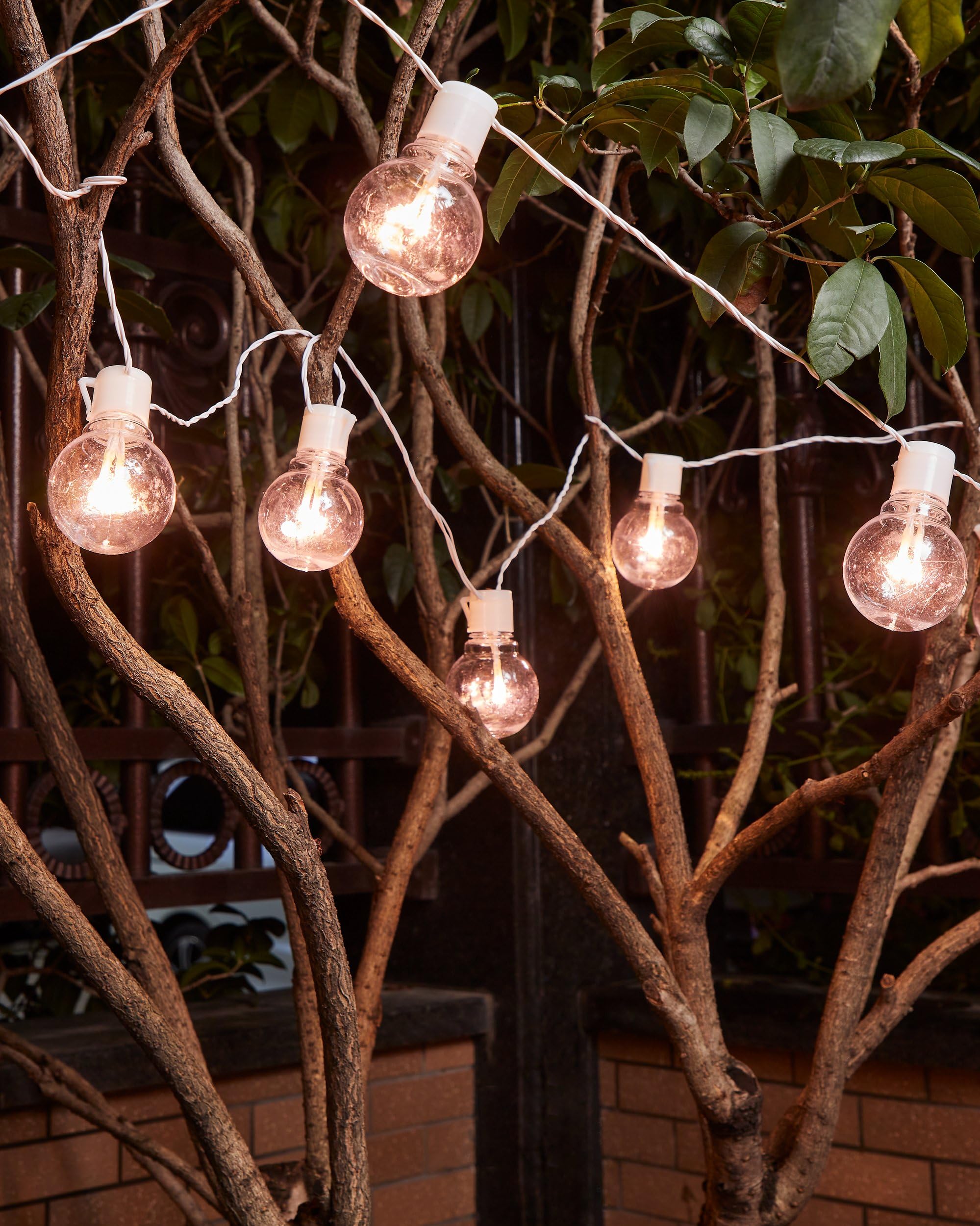 eglo-partaj-led-lichterkette-balkon-deko-4-5-m-16-birnen-warmwei-ip44 image 2