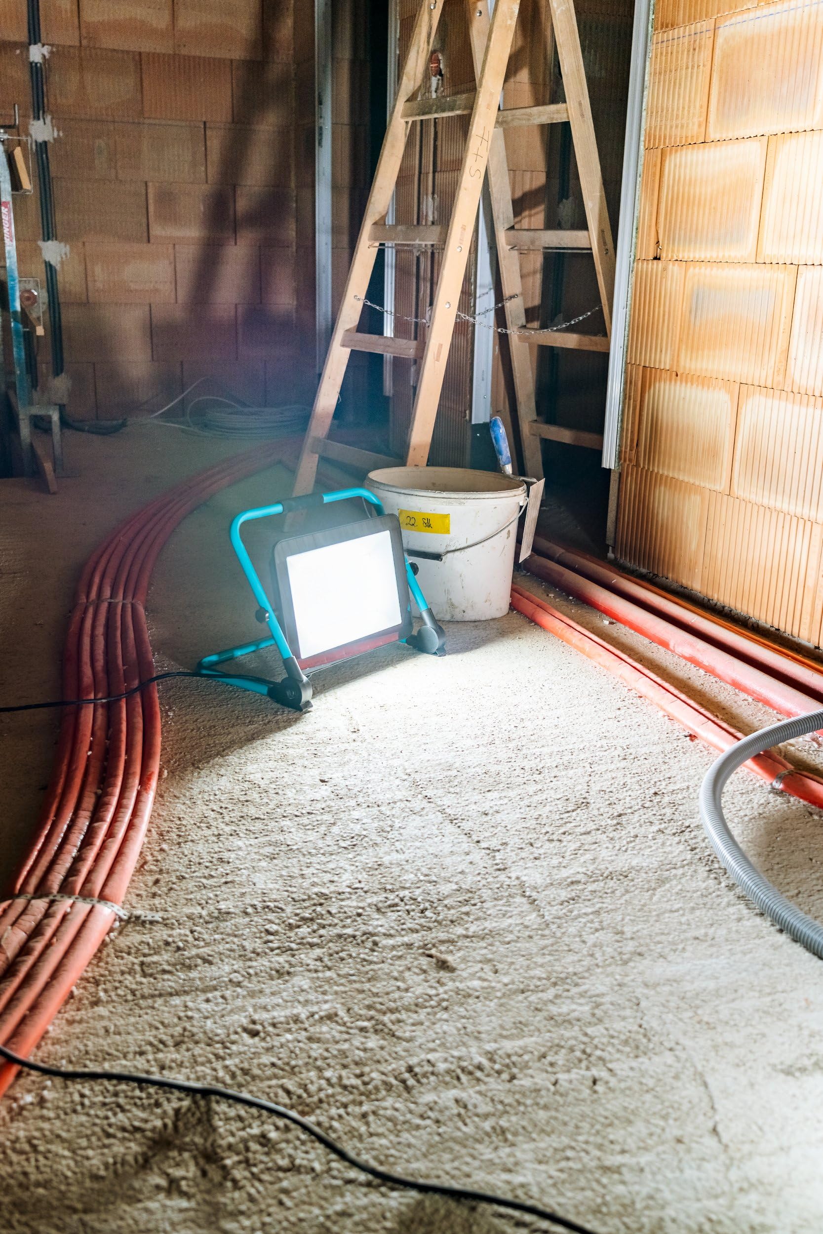 eglo-led-baustrahler-tragbar-200w-15800lm-ip65-schwenkbar image 3