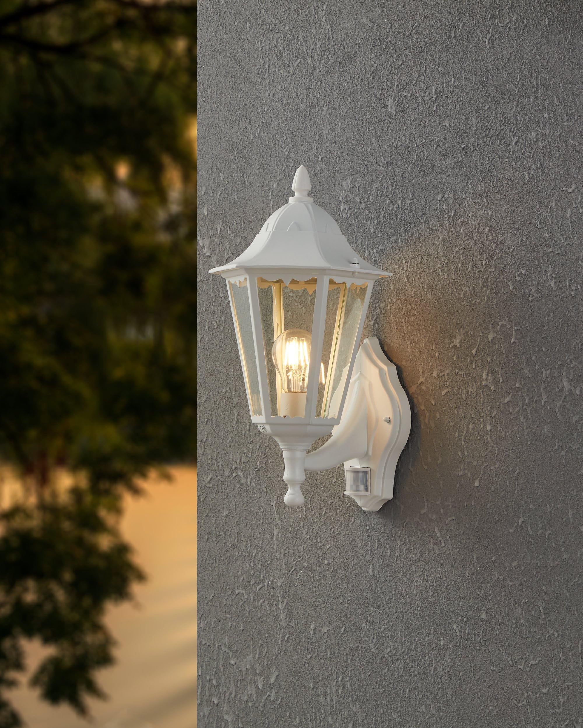 eglo-navedo-1-flammige-au-en-wandlampe-mit-bewegungsmelder-wei-e27-ip44 image 3