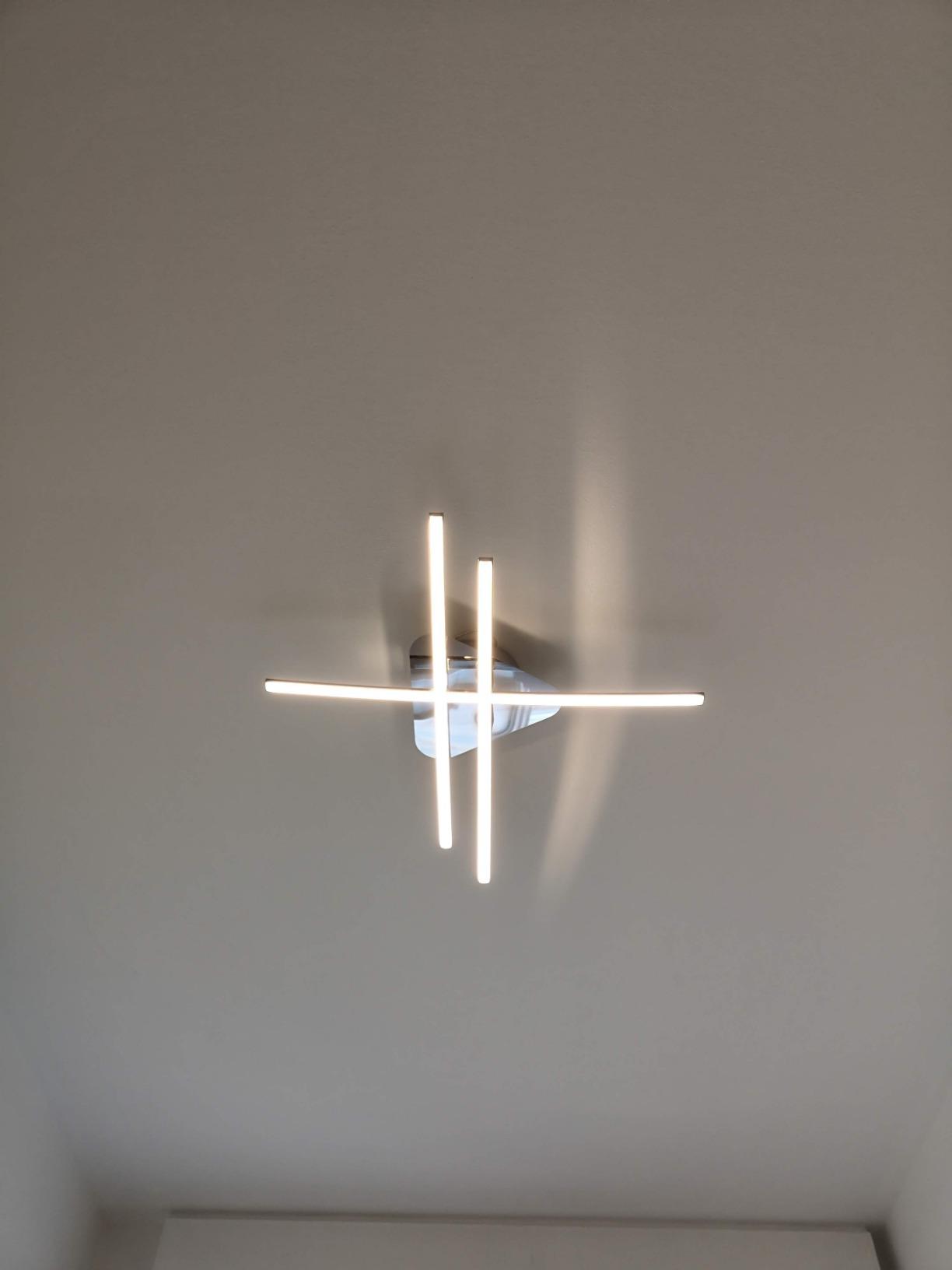 Alles bestens, schnelle Lieferung und super Licht fürs Wohnzimmer in unserer Altbauwohnung, Spots flexibel einstellbar und Chrom passt zu den Türgriffen