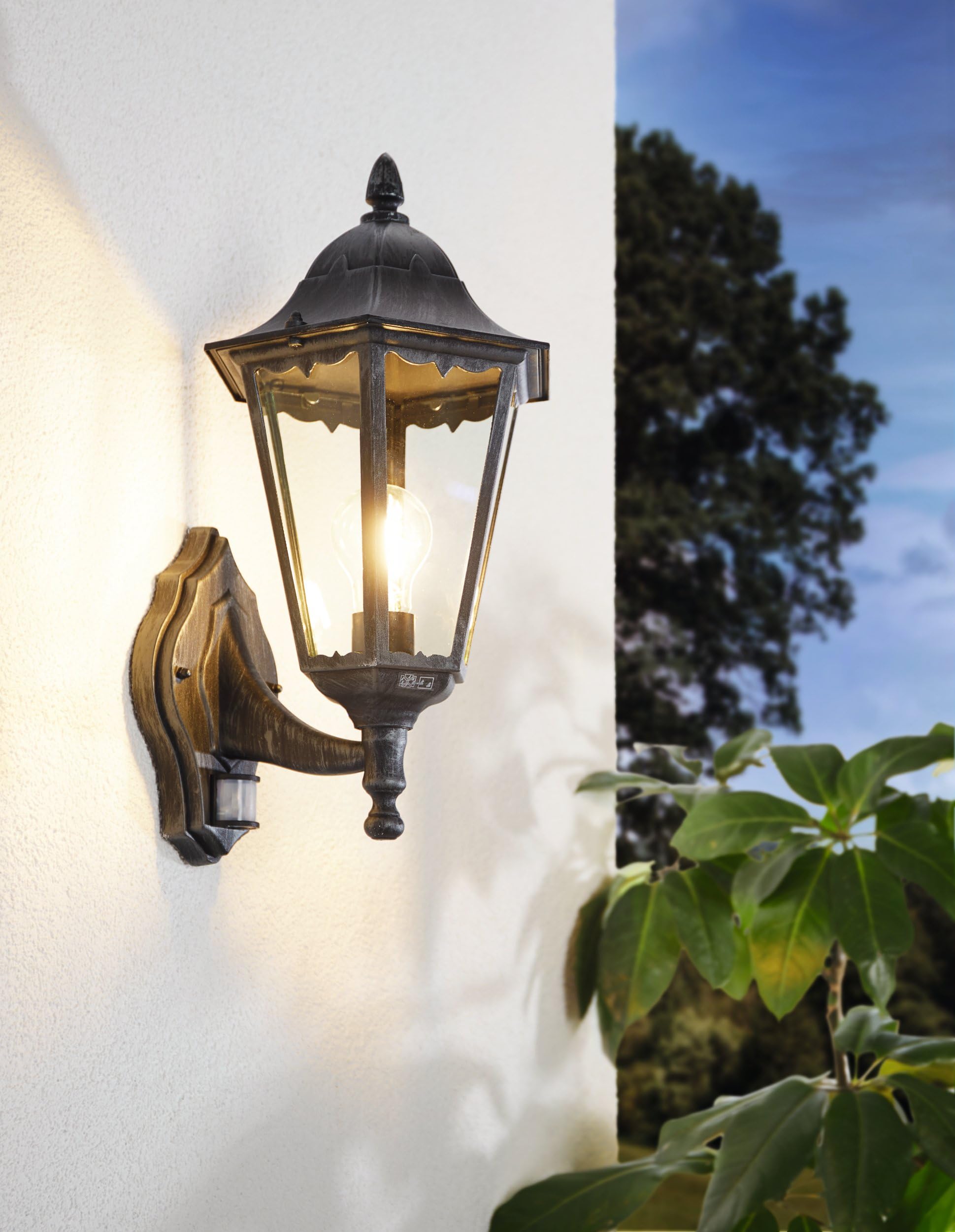 eglo-navedo-au-en-wandlampe-mit-bewegungsmelder-laterne-aluguss-schwarz-e27-ip44 image 3