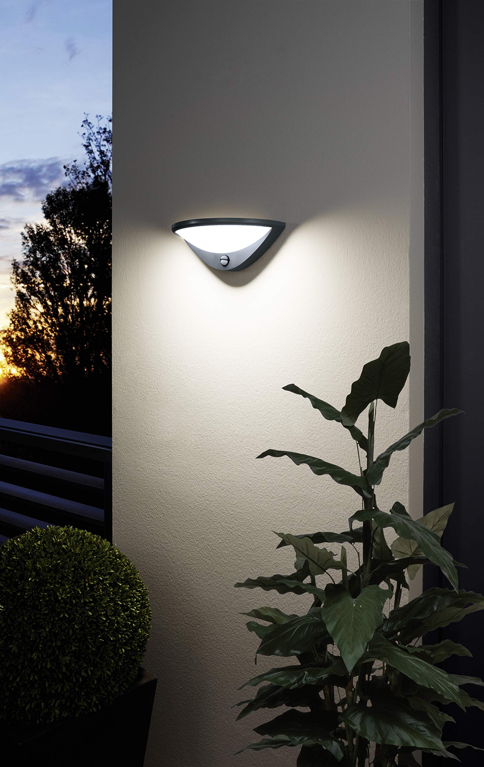 eglo-belcreda-1-led-au-en-wandleuchte-mit-bewegungssensor-anthrazit-wei-ip44 image 4