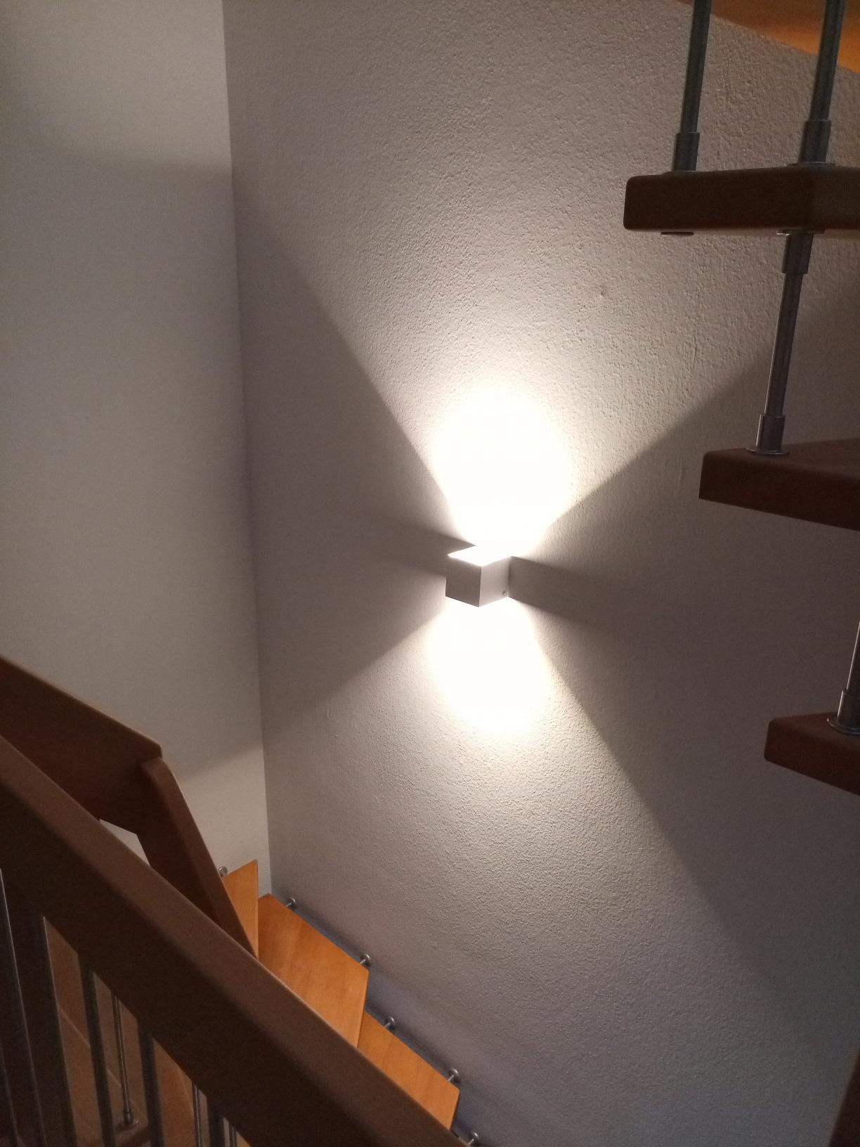 Wunderschönes Lichtbild an der Fassade