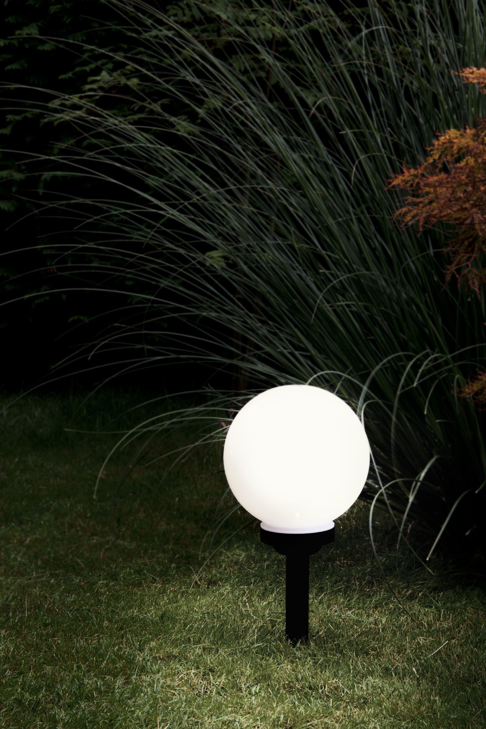 eglo-puglia-led-solar-kugel-20-cm-mit-erdspie-schwarz-wei-ip44 image 2