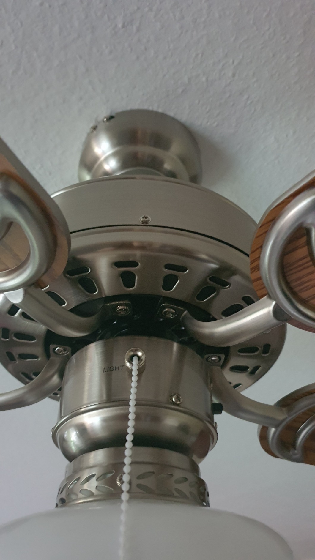 Toller Ventilator mit Licht fürs Kinderzimmer, sehr leise und schick in Silber Eiche