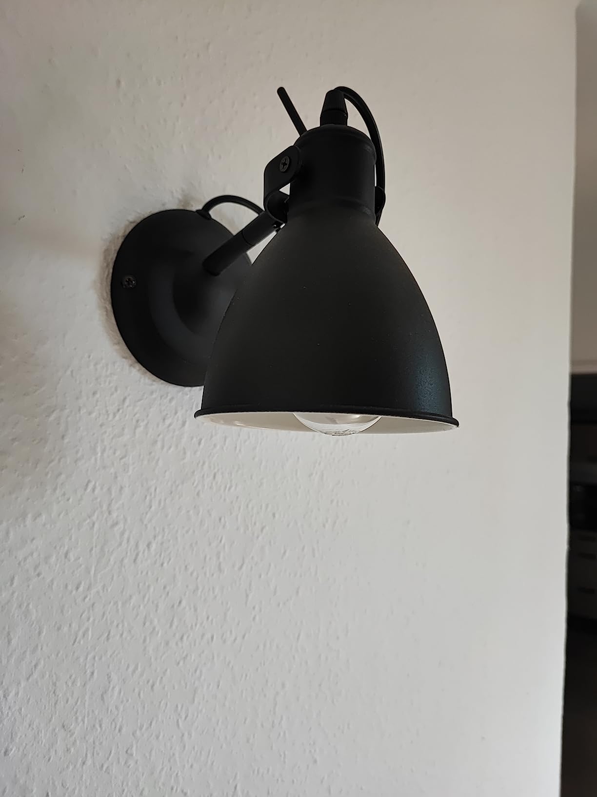 Hübsch, aber Montage fummelig