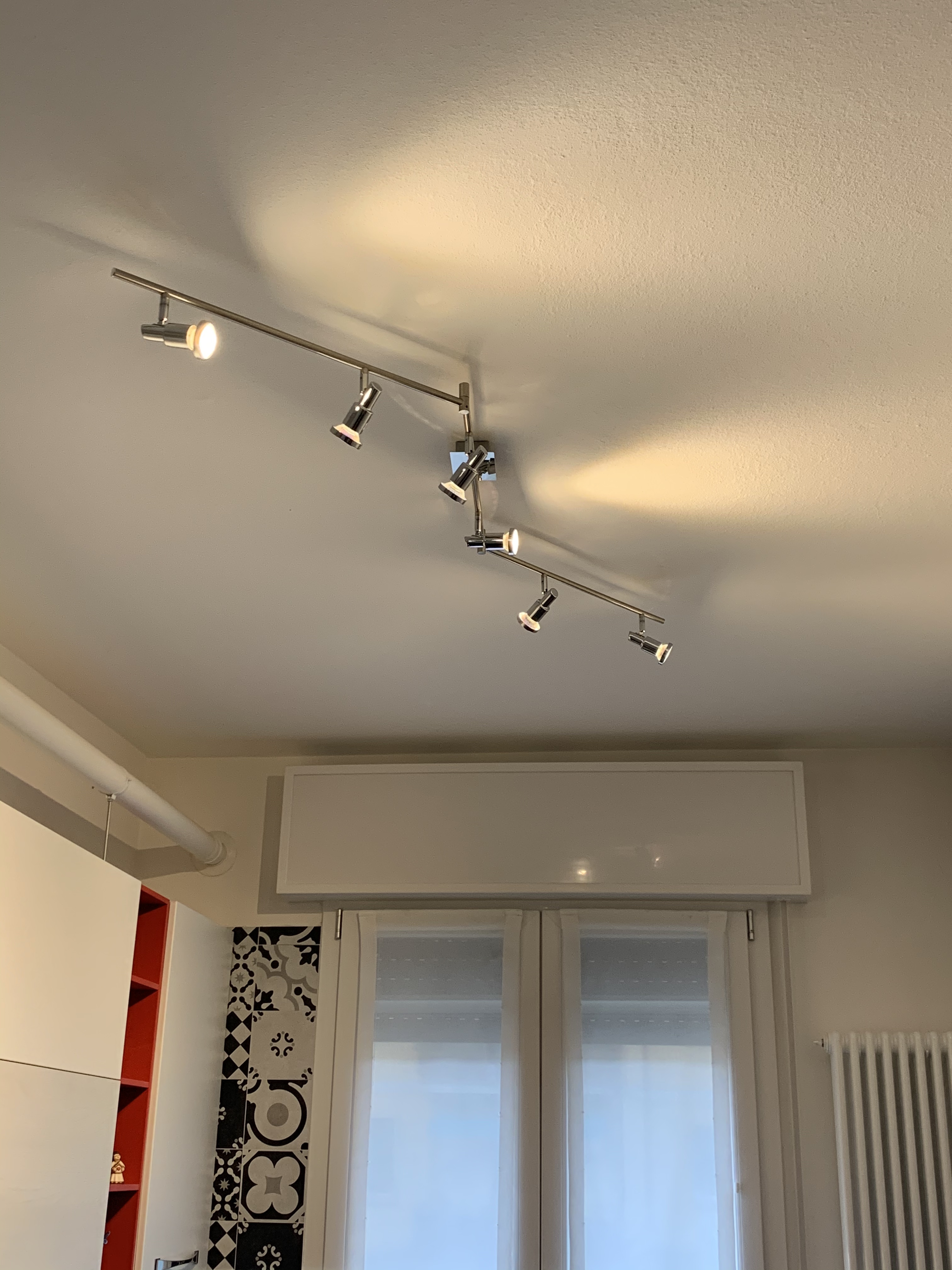 Einer der Spots flackert