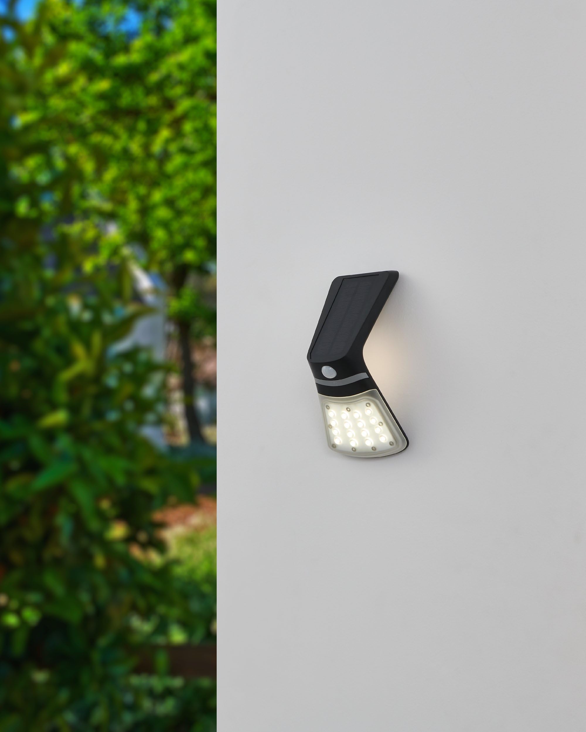 eglo-lamozzo-1-solar-led-au-en-wandleuchte-schwarz-bewegungsmelder-tag-nacht-sen image 5