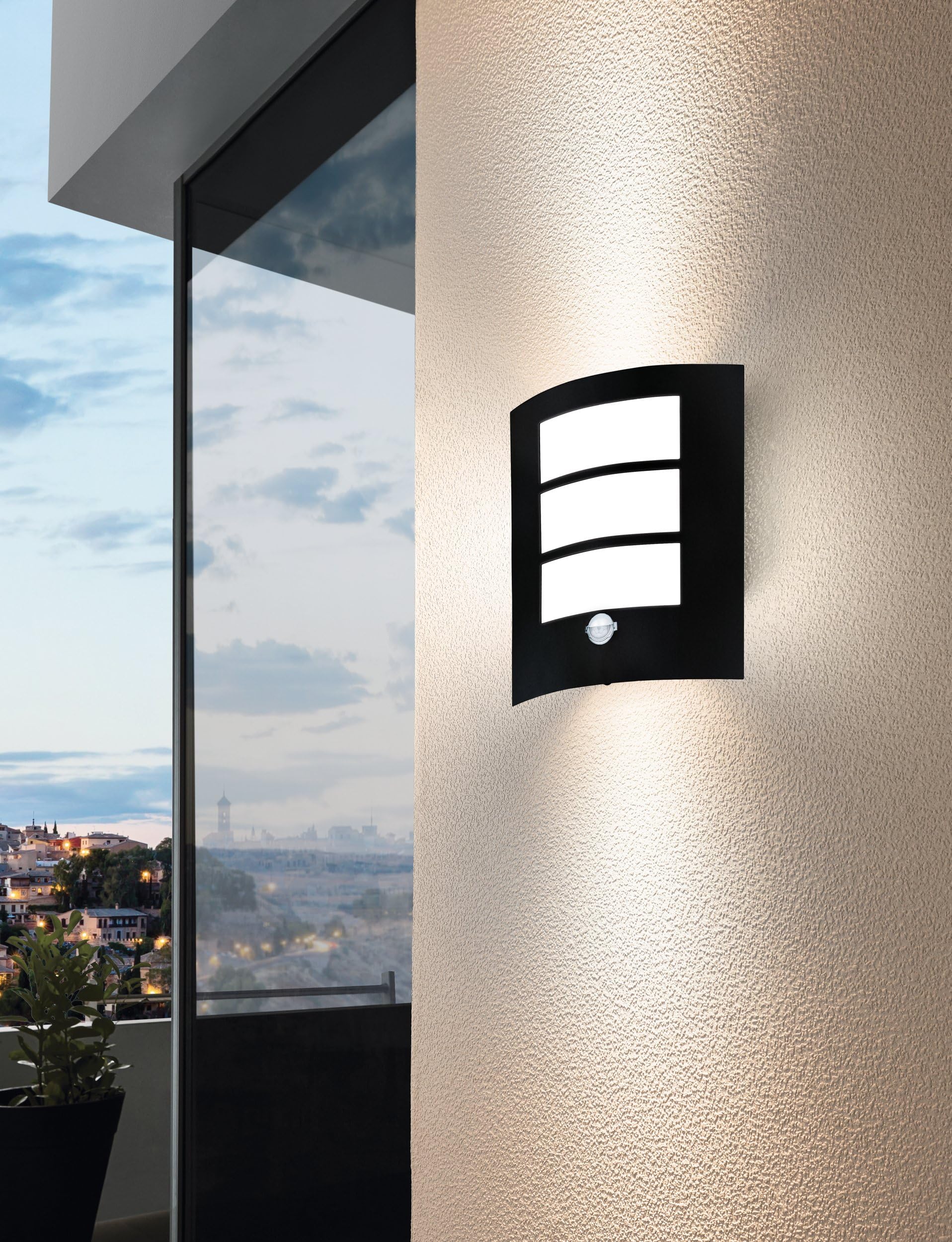 eglo-city-au-en-wandlampe-mit-bewegungsmelder-d-mmerungssensor-e27-ip44-schwarz image 3