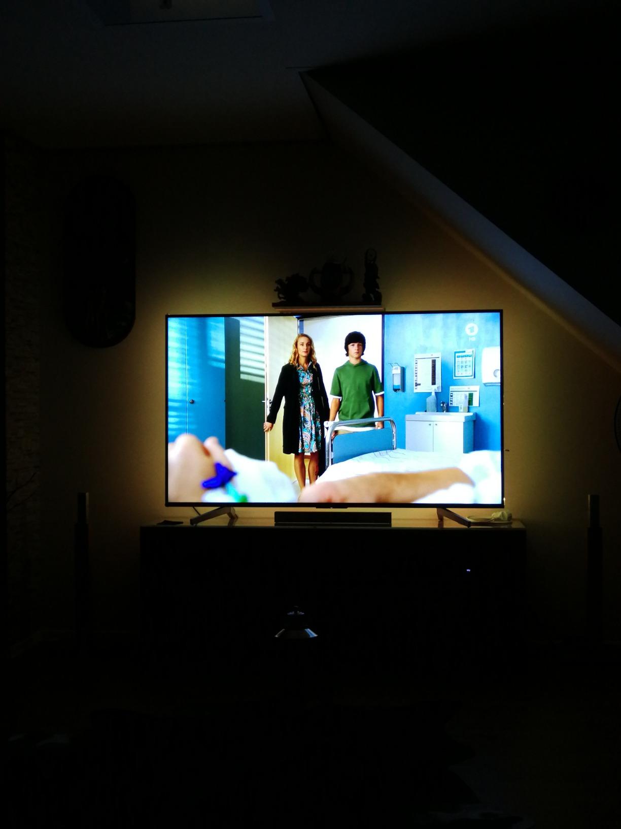 Cooler Effekt hinterm TV