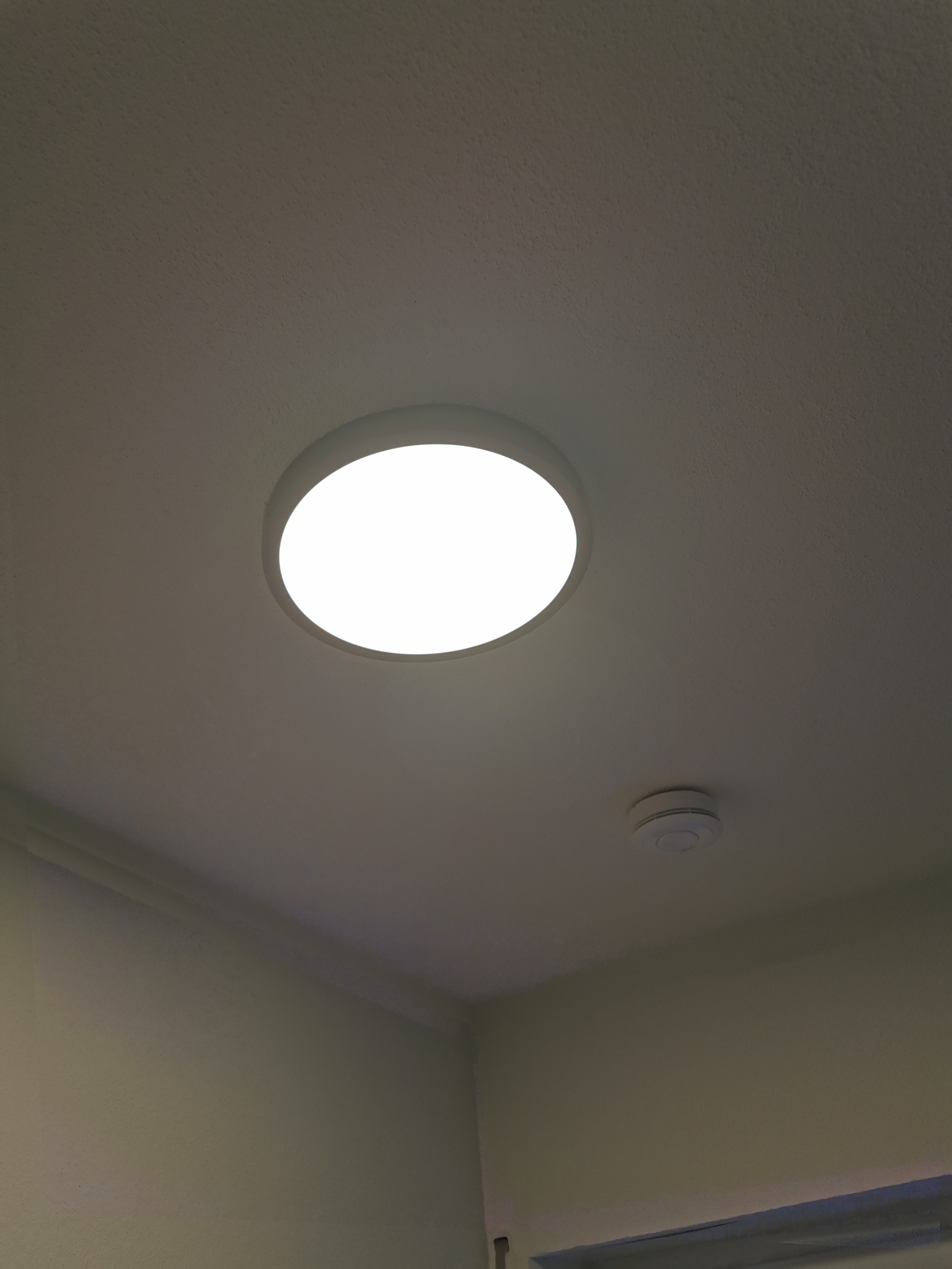 Solide Deckenlampe