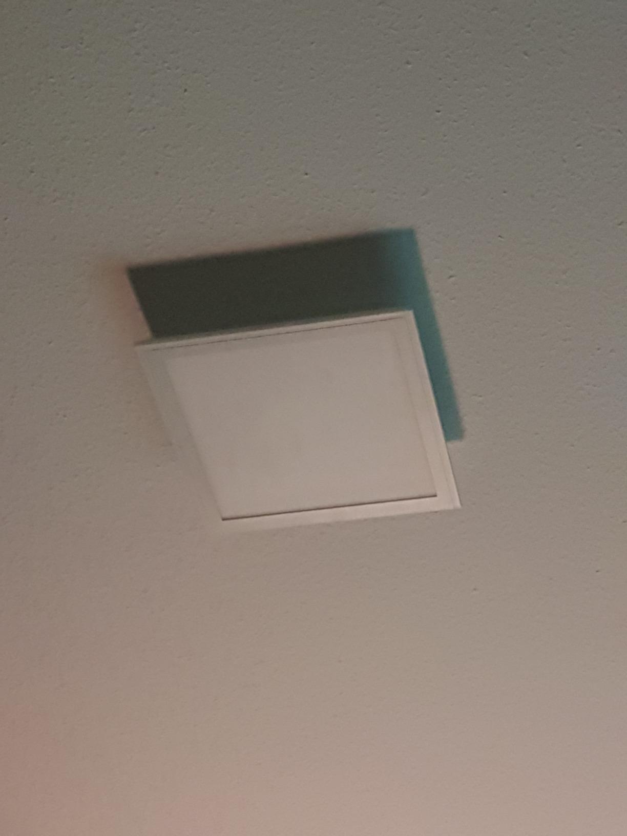 Solide Deckenleuchte fürs Büro