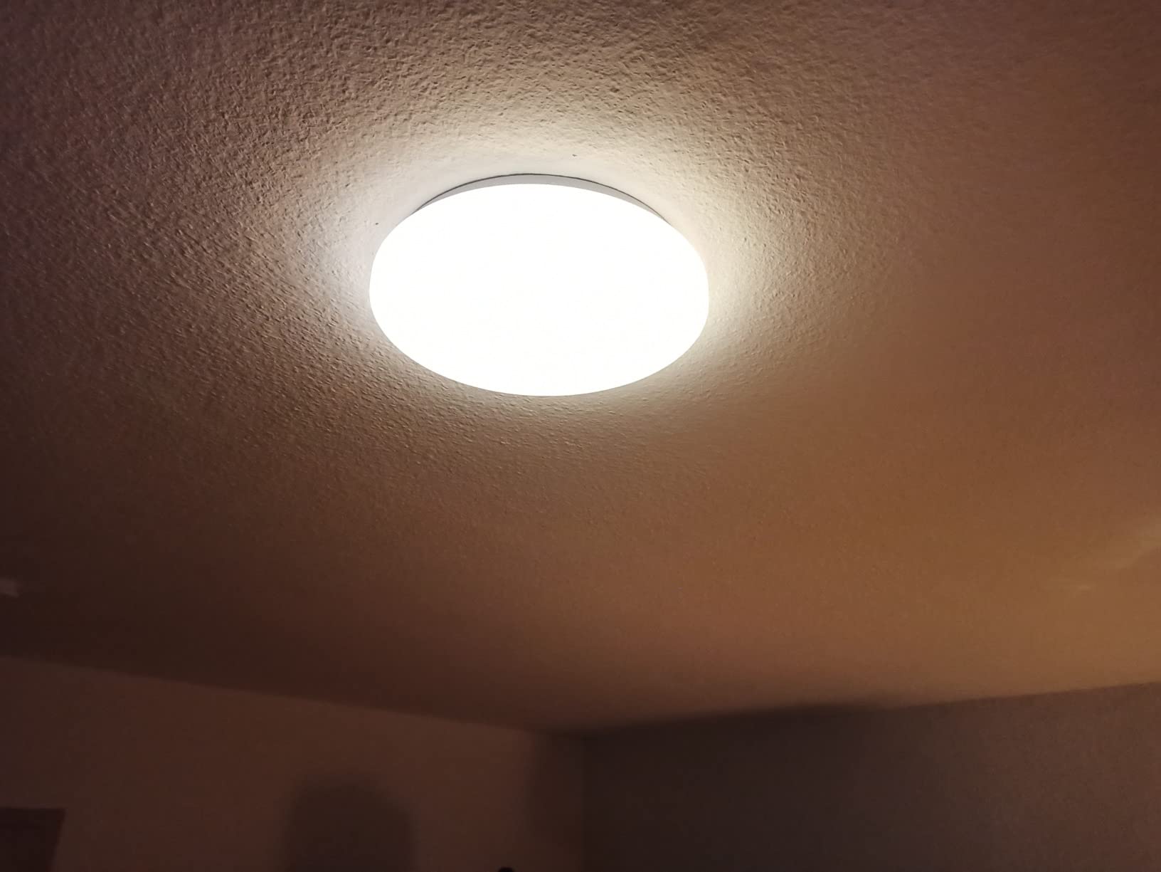 Schöne einfache Deckenlampe