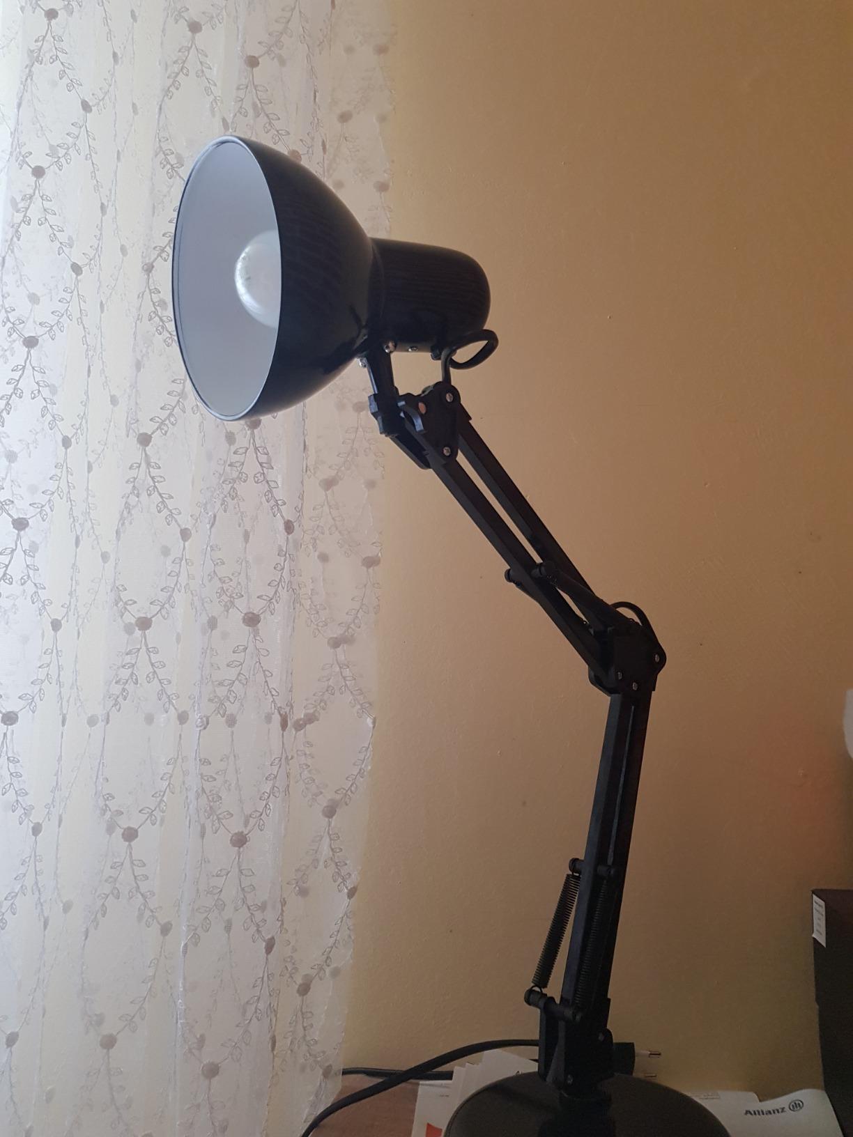 Solide Schreibtischlampe