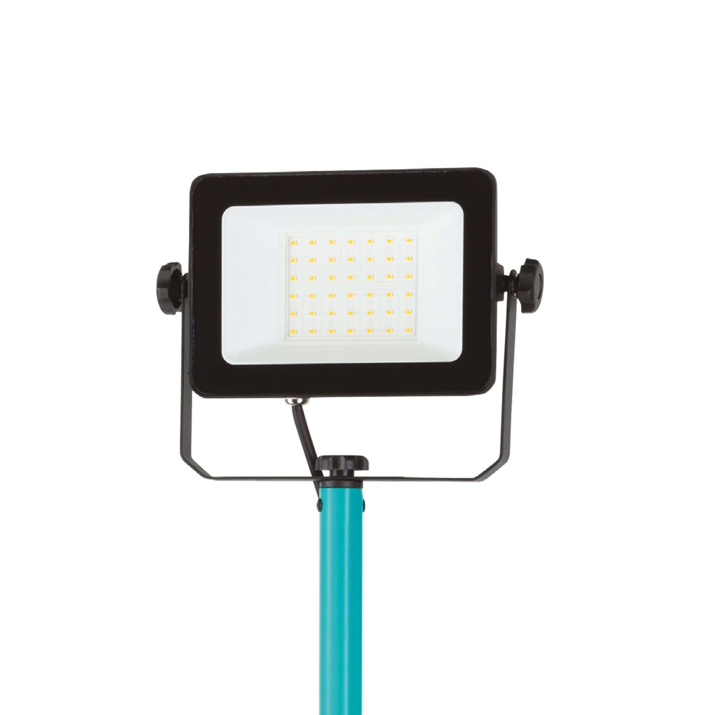 eglo-led-baustrahler-mit-stativ-h-henverstellbar-30w-2500lm-ip65 image 4