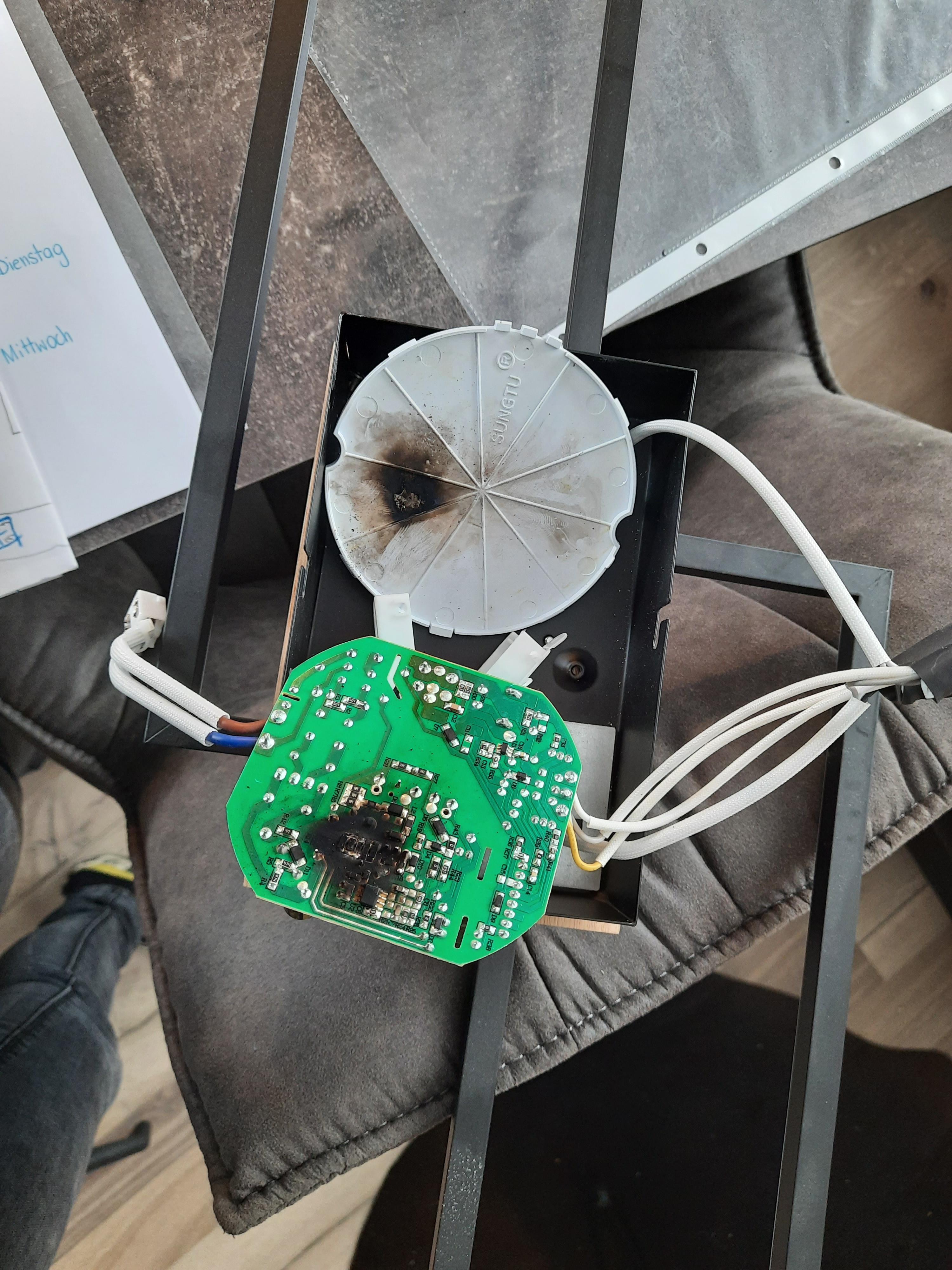 Moderne Deckenlampe mit vielen Funktionen