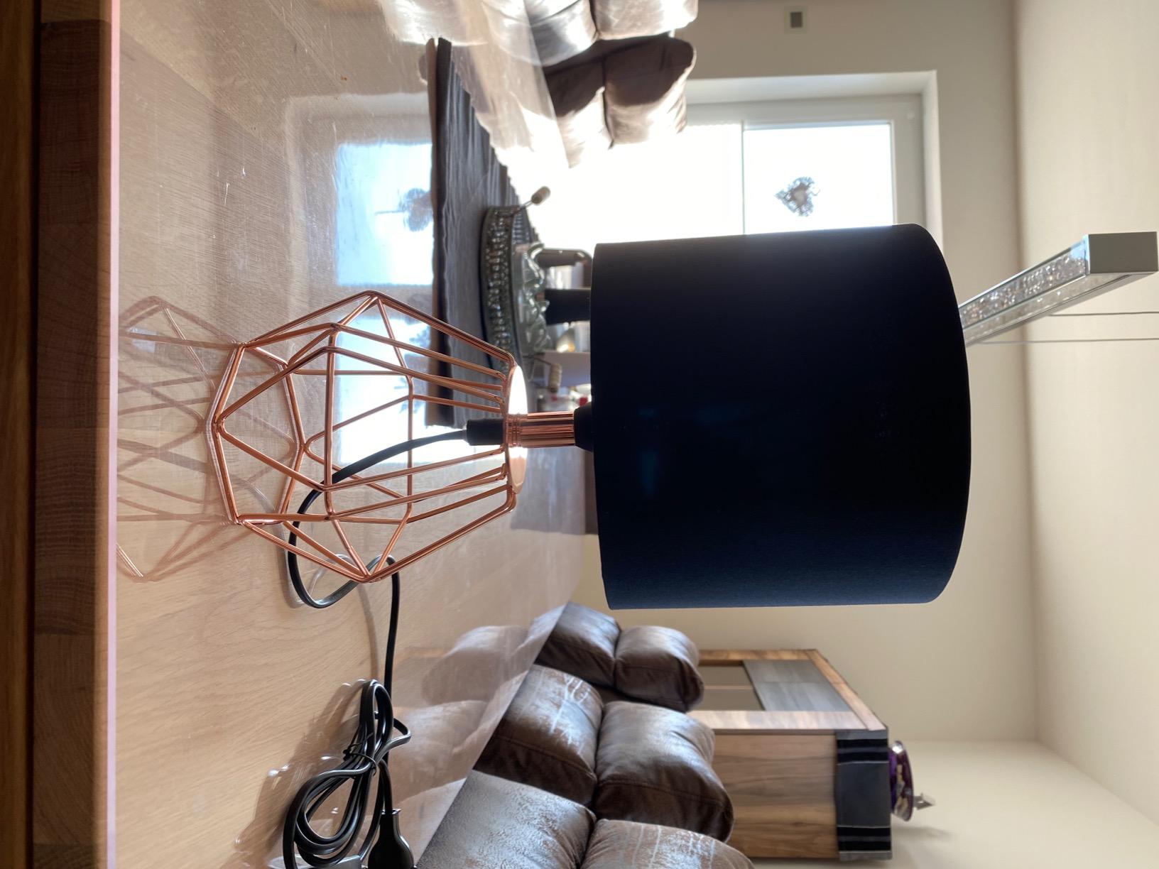 Solide Nachttischlampe